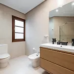Brightline Penthouse By アパート